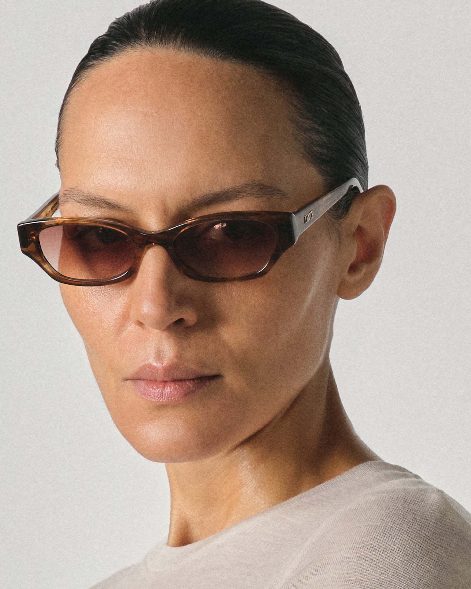 DMY STUDIOS サングラス Suki ヘイリービーバー Suki Smoky Havana Sunglasses – DMY Studios