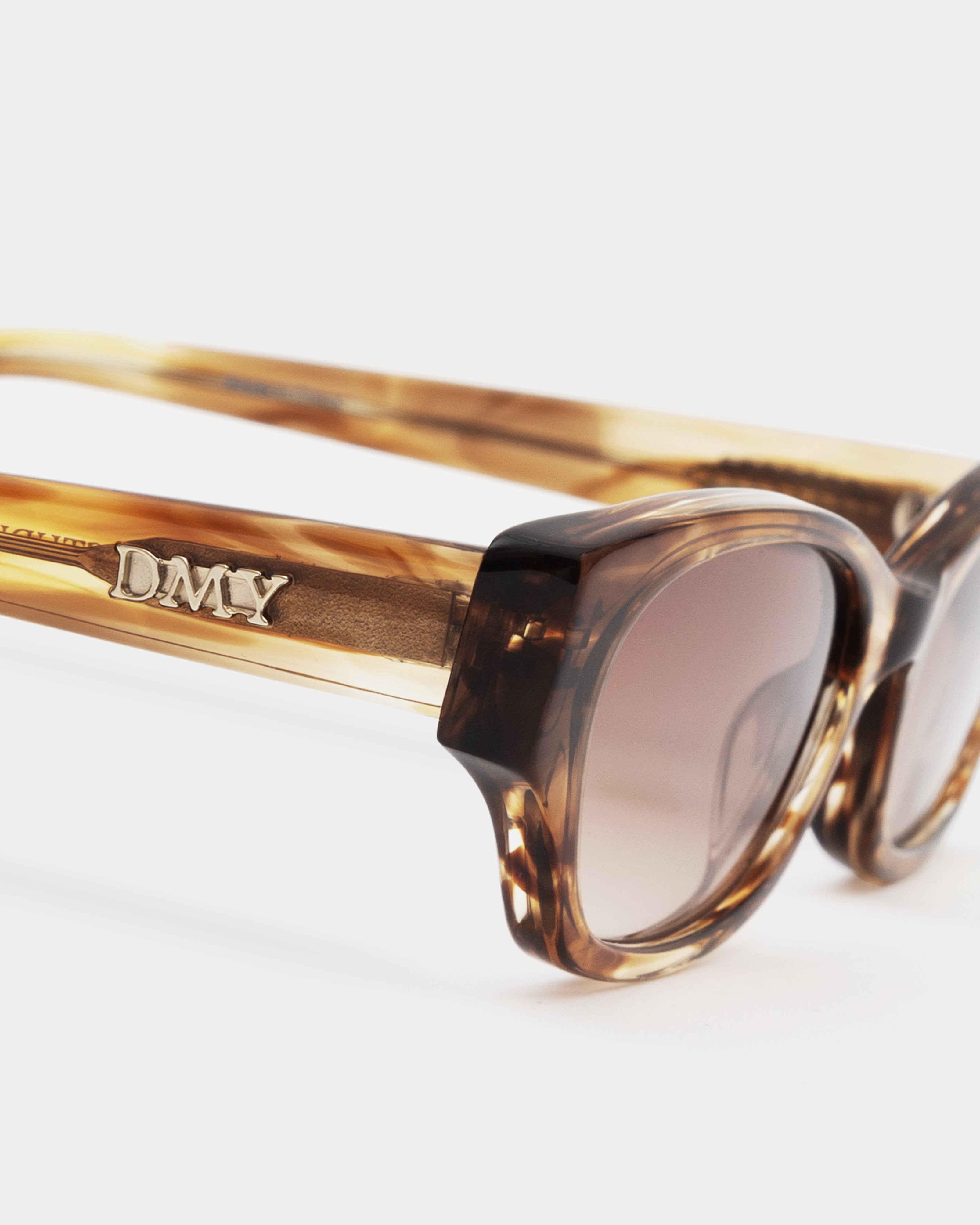 DMY STUDIOS サングラス Suki ヘイリービーバー Suki Smoky Havana Sunglasses – DMY Studios